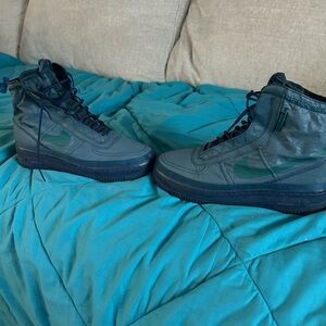 Nike Women's High-Top AF-1s in Navy Teal size 8.5